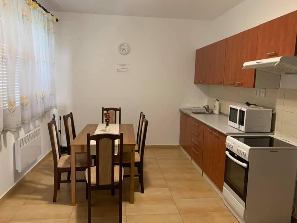Lea V Patinciach Villa Patince
